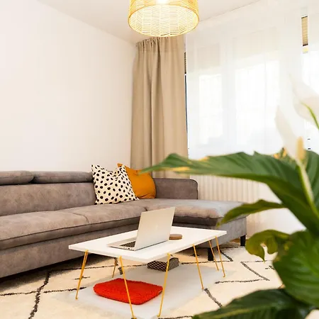 Апартаменти Moderni S Primym Vstupem Do Parku V Centru Ostravy Острава